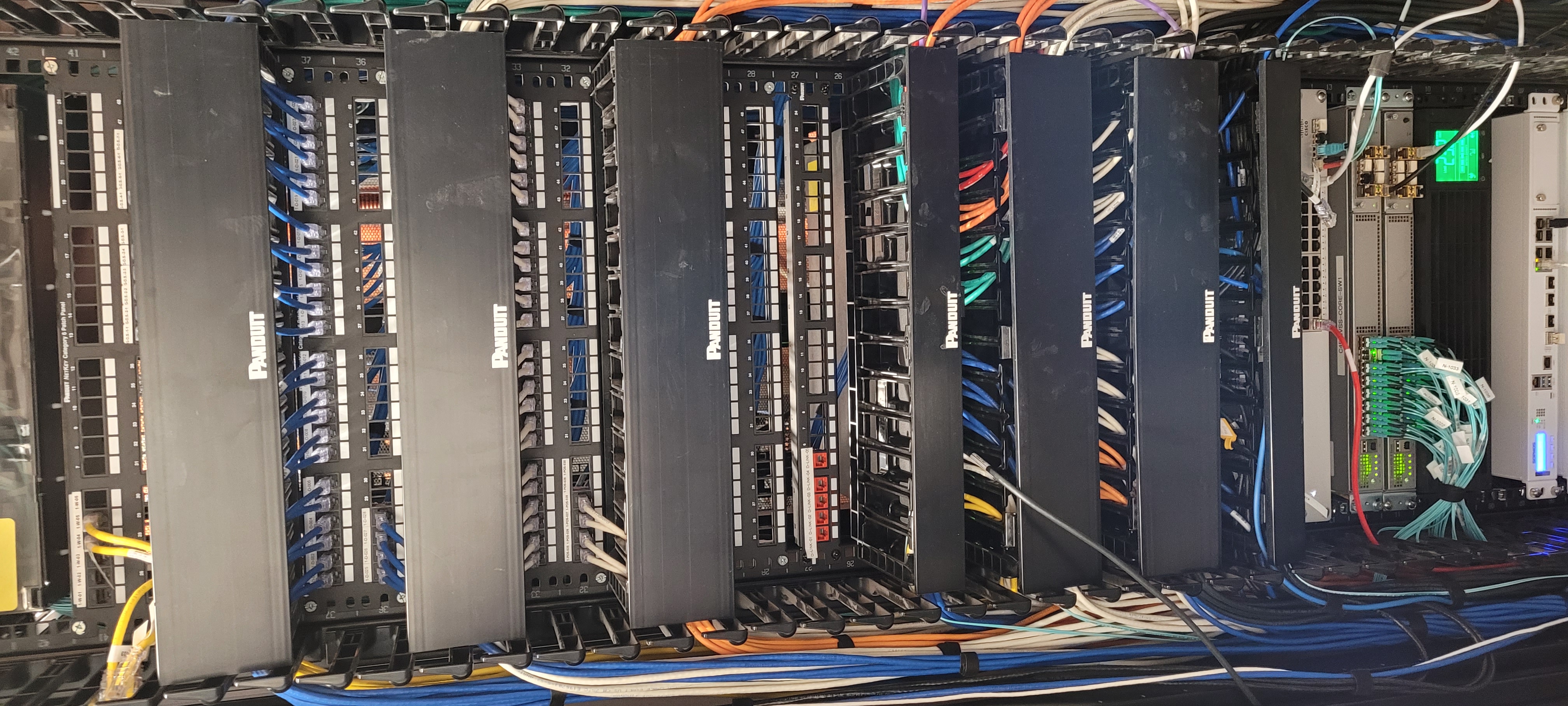 Network rack with structured cable management